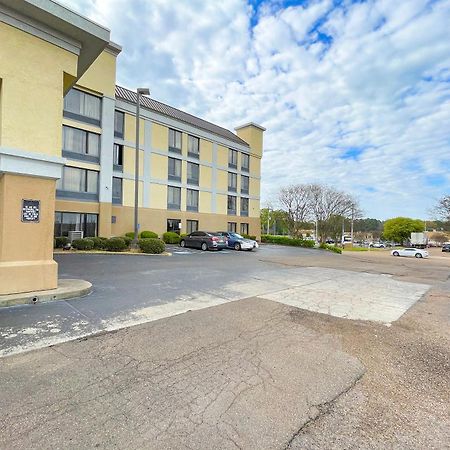 Oyo Townhouse Jackson - Ridgeland Exterior foto