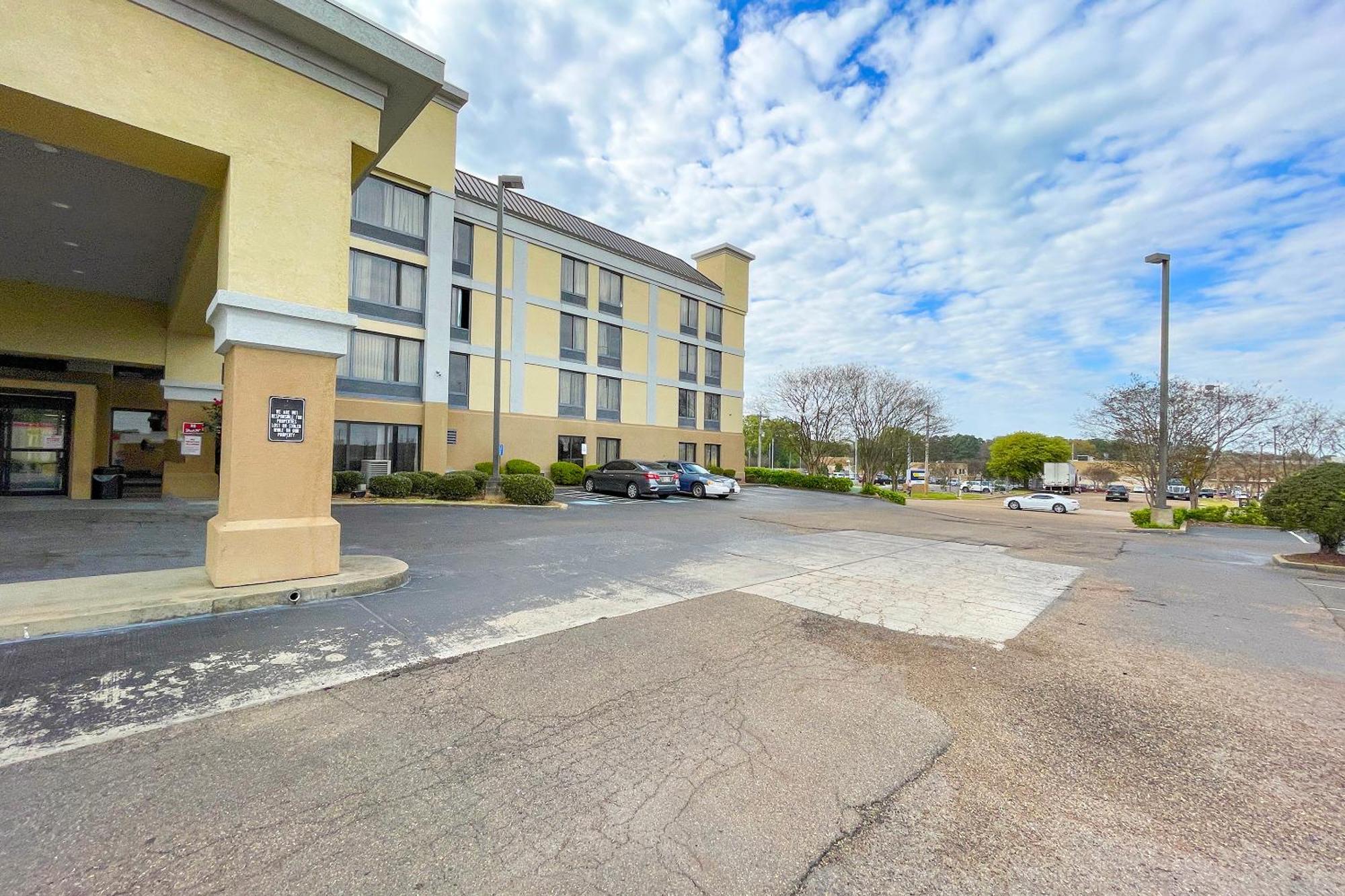 Oyo Townhouse Jackson - Ridgeland Exterior foto